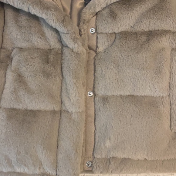 A&F Fur Mini Puffer Jacket - Picture 3 of 8
